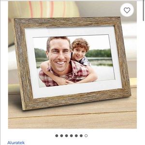 Aluratek digital photo frame